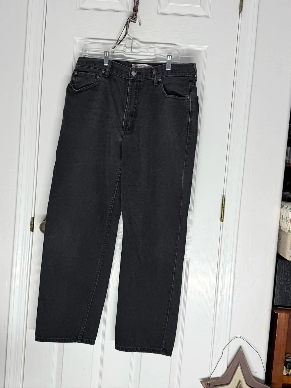 Levi's 550 Relaxed Fit Jeans in Charcoal Black